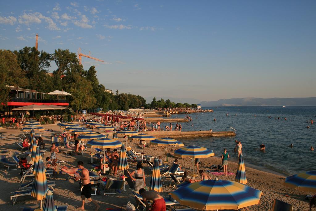 Apartments Agape Crikvenica Exteriör bild